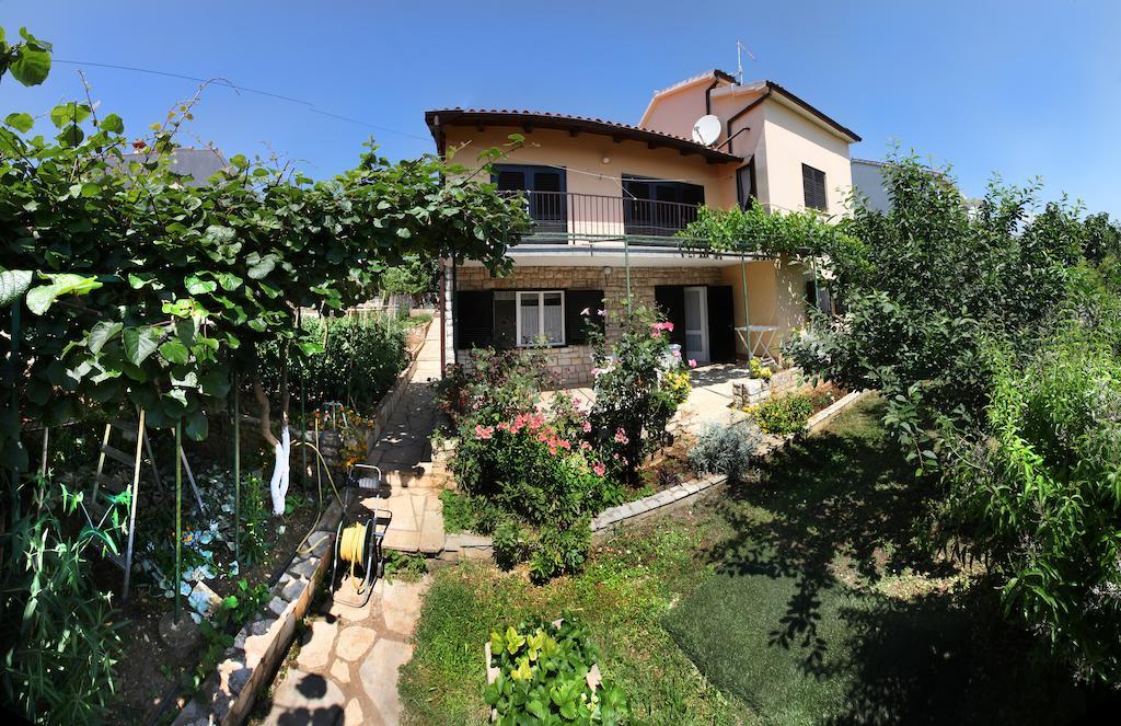 Apartment Ema Premantura Rom bilde